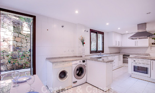 Villa andaluza independiente en venta con gran potencial, situada en una posición elevada rodeada de campos de golf en Benahavis - Marbella 49590 