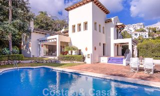 Villa andaluza independiente en venta con gran potencial, situada en una posición elevada rodeada de campos de golf en Benahavis - Marbella 49597 