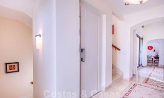 Villa andaluza independiente en venta con gran potencial, situada en una posición elevada rodeada de campos de golf en Benahavis - Marbella 49598 