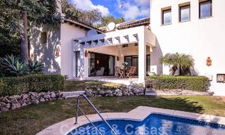 Villa andaluza independiente en venta con gran potencial, situada en una posición elevada rodeada de campos de golf en Benahavis - Marbella 49599 