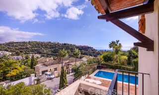 Villa andaluza independiente en venta con gran potencial, situada en una posición elevada rodeada de campos de golf en Benahavis - Marbella 49609 