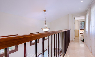 Villa andaluza independiente en venta con gran potencial, situada en una posición elevada rodeada de campos de golf en Benahavis - Marbella 49612 