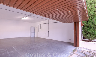 Villa andaluza independiente en venta con gran potencial, situada en una posición elevada rodeada de campos de golf en Benahavis - Marbella 49616 