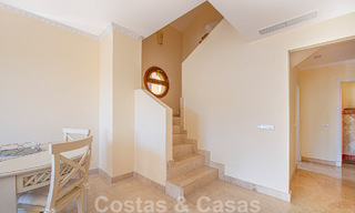 Amplio ático dúplex en venta con vistas al mar, cerca de todos los servicios en la Milla de Oro de Marbella 49623 