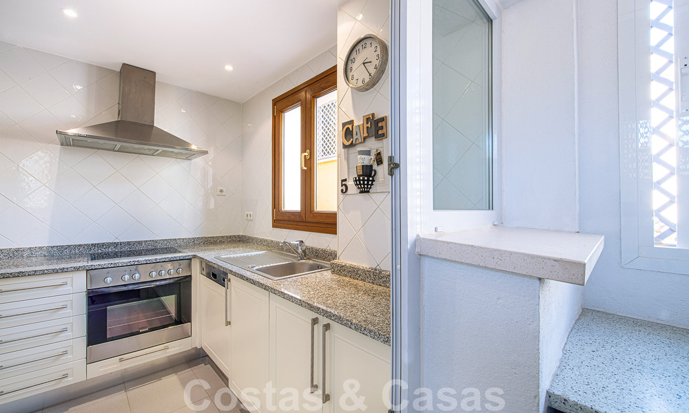 Amplio ático dúplex en venta con vistas al mar, cerca de todos los servicios en la Milla de Oro de Marbella 49628