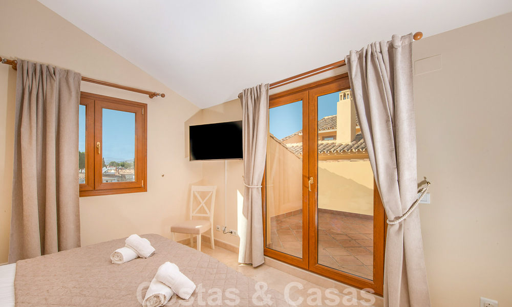 Amplio ático dúplex en venta con vistas al mar, cerca de todos los servicios en la Milla de Oro de Marbella 49634