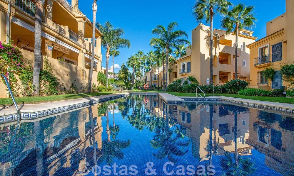 Amplio ático dúplex en venta con vistas al mar, cerca de todos los servicios en la Milla de Oro de Marbella 49639