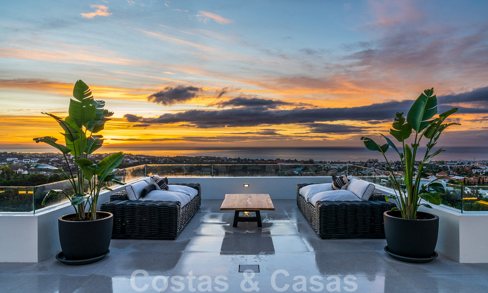 Exclusiva villa de diseño con vistas panorámicas al mar en venta en un resort de golf de cinco estrellas en Marbella - Benahavis 48830