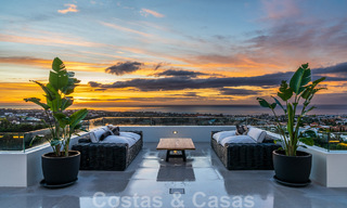Exclusiva villa de diseño con vistas panorámicas al mar en venta en un resort de golf de cinco estrellas en Marbella - Benahavis 48830 