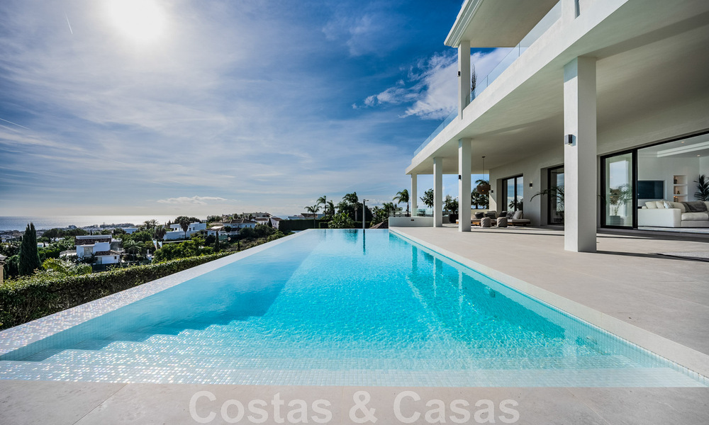 Exclusiva villa de diseño con vistas panorámicas al mar en venta en un resort de golf de cinco estrellas en Marbella - Benahavis 48832