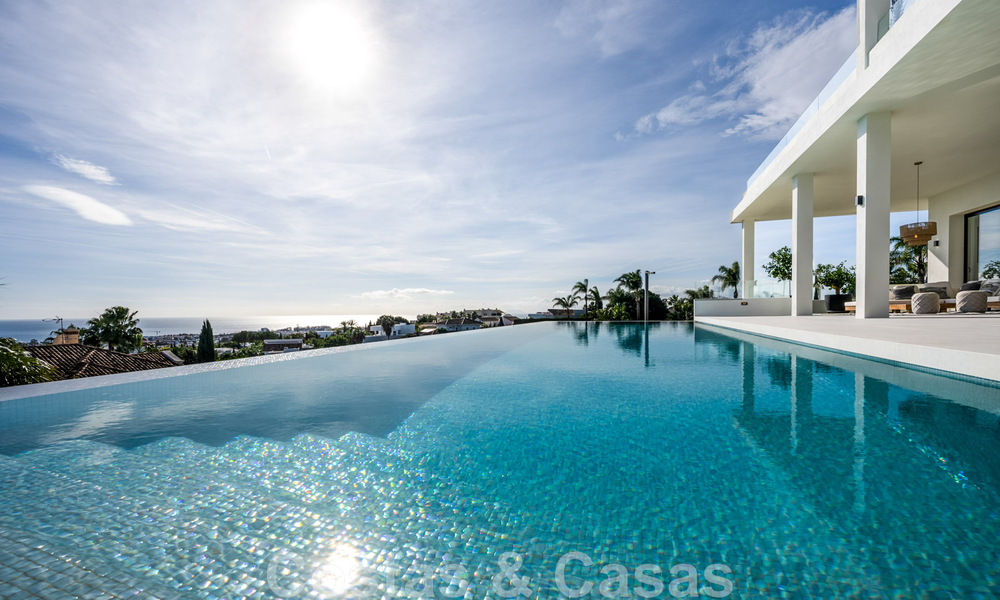Exclusiva villa de diseño con vistas panorámicas al mar en venta en un resort de golf de cinco estrellas en Marbella - Benahavis 48854