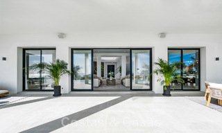 Exclusiva villa de diseño con vistas panorámicas al mar en venta en un resort de golf de cinco estrellas en Marbella - Benahavis 48855 