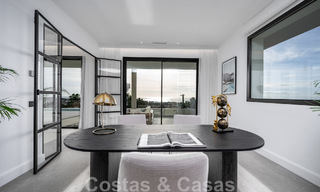 Exclusiva villa de diseño con vistas panorámicas al mar en venta en un resort de golf de cinco estrellas en Marbella - Benahavis 48866 
