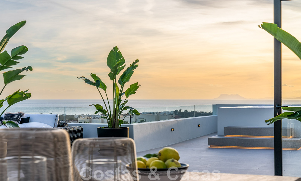 Exclusiva villa de diseño con vistas panorámicas al mar en venta en un resort de golf de cinco estrellas en Marbella - Benahavis 48877