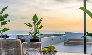 Exclusiva villa de diseño con vistas panorámicas al mar en venta en un resort de golf de cinco estrellas en Marbella - Benahavis 48877 