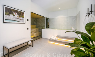 Exclusiva villa de diseño con vistas panorámicas al mar en venta en un resort de golf de cinco estrellas en Marbella - Benahavis 48880 