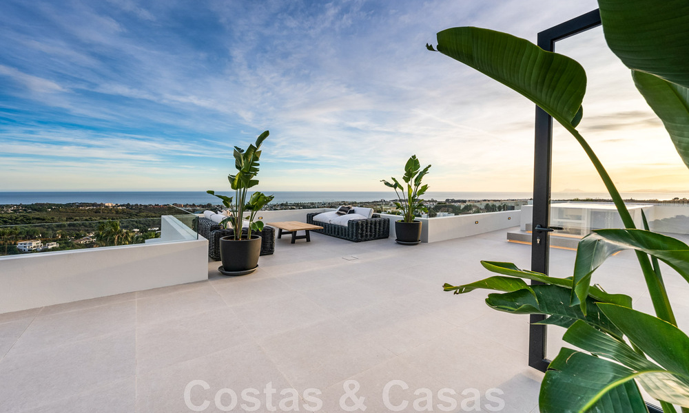Exclusiva villa de diseño con vistas panorámicas al mar en venta en un resort de golf de cinco estrellas en Marbella - Benahavis 48893
