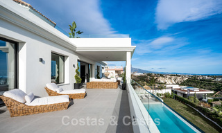 Exclusiva villa de diseño con vistas panorámicas al mar en venta en un resort de golf de cinco estrellas en Marbella - Benahavis 48898 