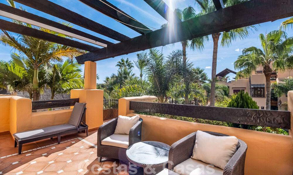 Apartamento de 3 dormitorios en venta en urbanización exclusiva y cerrada en primera línea de playa en San Pedro, Marbella 49642