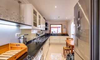 Apartamento de 3 dormitorios en venta en urbanización exclusiva y cerrada en primera línea de playa en San Pedro, Marbella 49644 