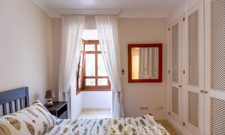 Apartamento de 3 dormitorios en venta en urbanización exclusiva y cerrada en primera línea de playa en San Pedro, Marbella 49646 