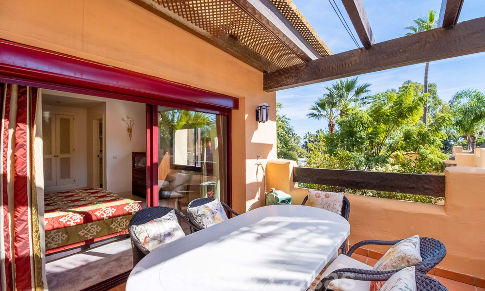 Apartamento de 3 dormitorios en venta en urbanización exclusiva y cerrada en primera línea de playa en San Pedro, Marbella 49647