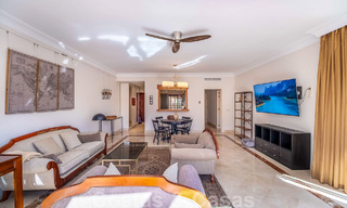 Apartamento de 3 dormitorios en venta en urbanización exclusiva y cerrada en primera línea de playa en San Pedro, Marbella 49648 