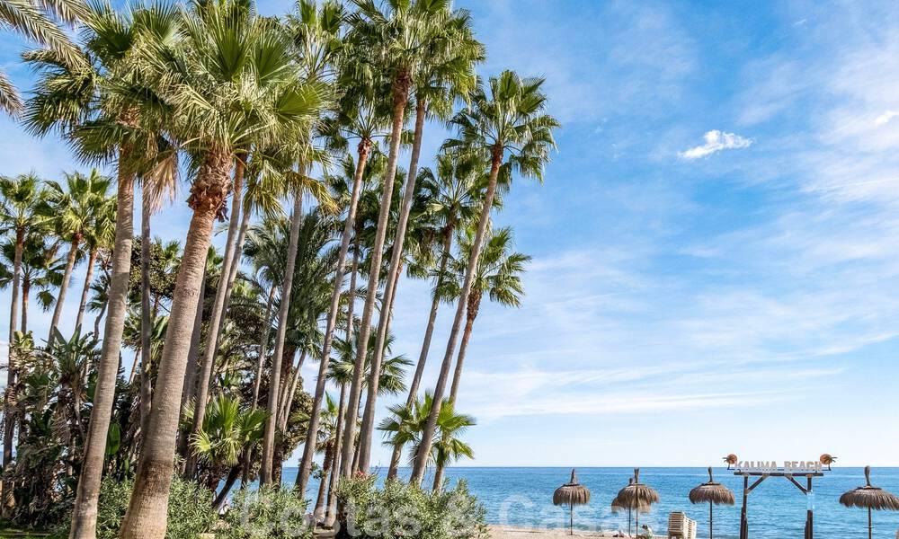 Apartamento de 3 dormitorios en venta en urbanización exclusiva y cerrada en primera línea de playa en San Pedro, Marbella 49651