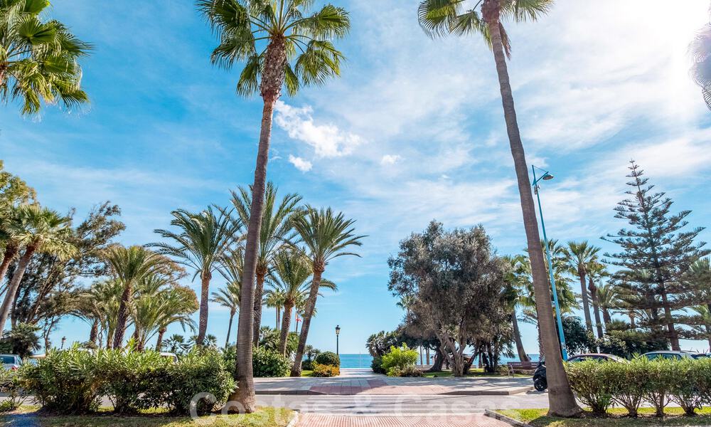 Apartamento de 3 dormitorios en venta en urbanización exclusiva y cerrada en primera línea de playa en San Pedro, Marbella 49655