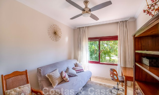 Apartamento de 3 dormitorios en venta en urbanización exclusiva y cerrada en primera línea de playa en San Pedro, Marbella 49662 