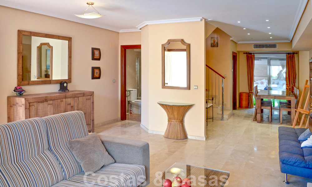 Encantadora casa adosada en venta en complejo en primera línea de playa al este del centro de Marbella 49671