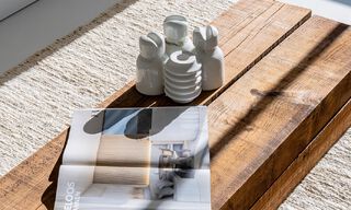 Apartamento reformado en primera línea de playa en venta en complejo de playa mediterránea con vistas panorámicas al mar, en la Nueva Milla de Oro entre Marbella y Estepona 49038 