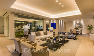 Villa de lujo en primera línea de golf, de un elegante estilo moderno, con impresionantes vistas al golf y al mar en venta en Los Flamingos Golf resort, en Marbella - Benahavis 48933 