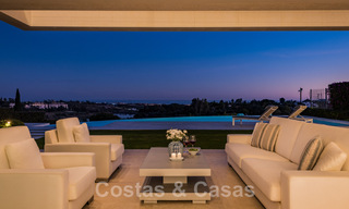 Villa de lujo en primera línea de golf, de un elegante estilo moderno, con impresionantes vistas al golf y al mar en venta en Los Flamingos Golf resort, en Marbella - Benahavis 48961 