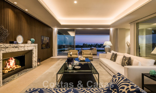 Villa de lujo en primera línea de golf, de un elegante estilo moderno, con impresionantes vistas al golf y al mar en venta en Los Flamingos Golf resort, en Marbella - Benahavis 48983 