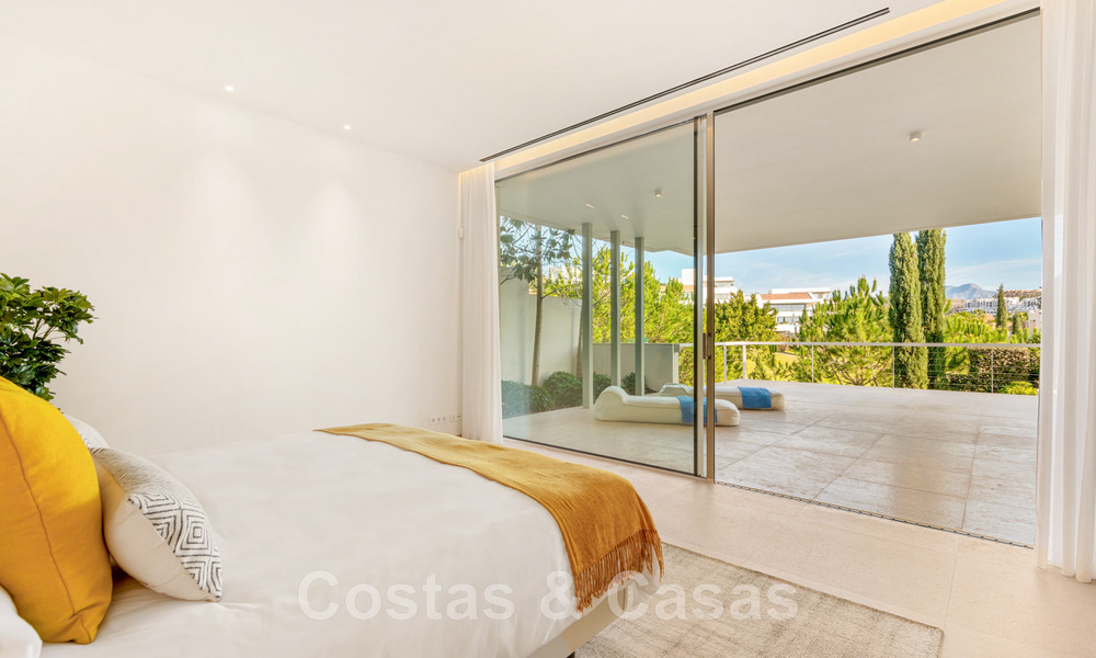 Villa de lujo en primera línea de golf, de un elegante estilo moderno, con impresionantes vistas al golf y al mar en venta en Los Flamingos Golf resort, en Marbella - Benahavis 48992