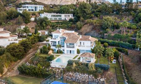 Elegante villa de lujo en venta en una urbanización cerrada en La Quinta, Benahavis - Marbella 50380