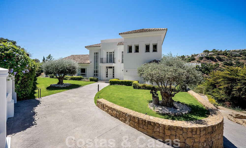 Elegante villa de lujo en venta en una urbanización cerrada en La Quinta, Benahavis - Marbella 50381