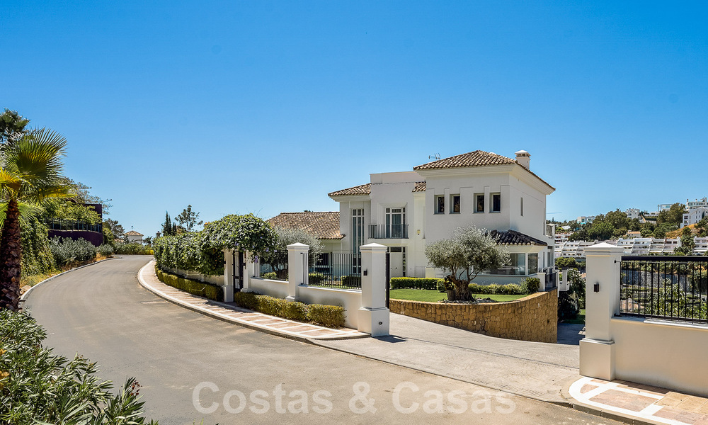 Elegante villa de lujo en venta en una urbanización cerrada en La Quinta, Benahavis - Marbella 50382