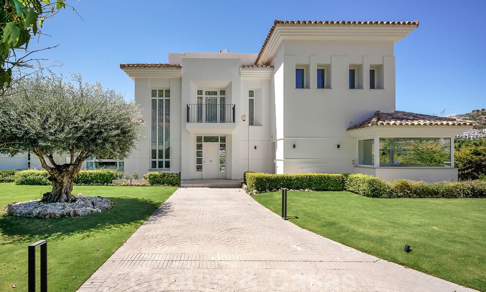 Elegante villa de lujo en venta en una urbanización cerrada en La Quinta, Benahavis - Marbella 50385