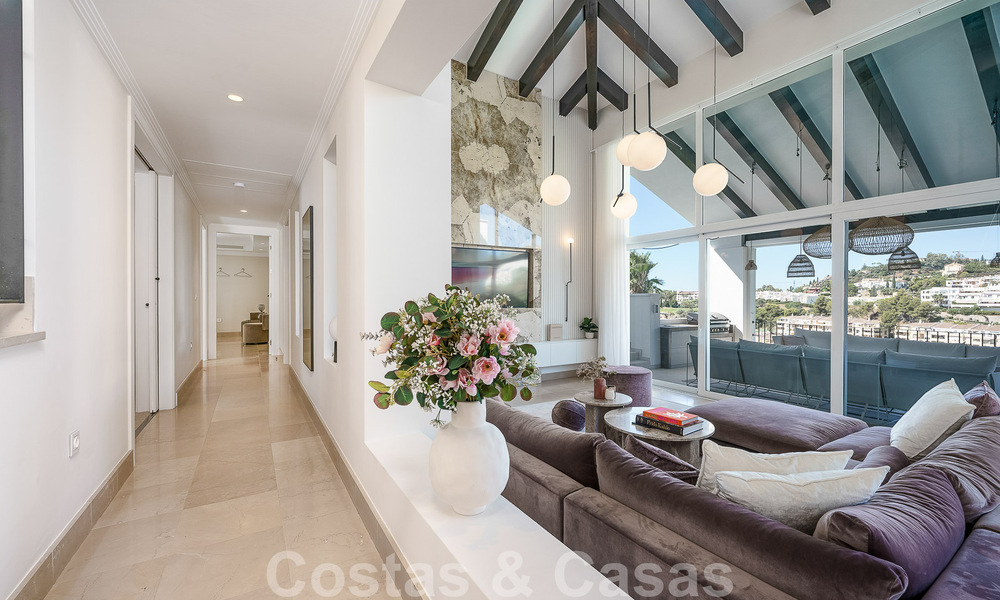 Elegante villa de lujo en venta en una urbanización cerrada en La Quinta, Benahavis - Marbella 50405