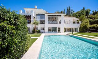 Elegante villa de lujo en venta en una urbanización cerrada en La Quinta, Benahavis - Marbella 50449 
