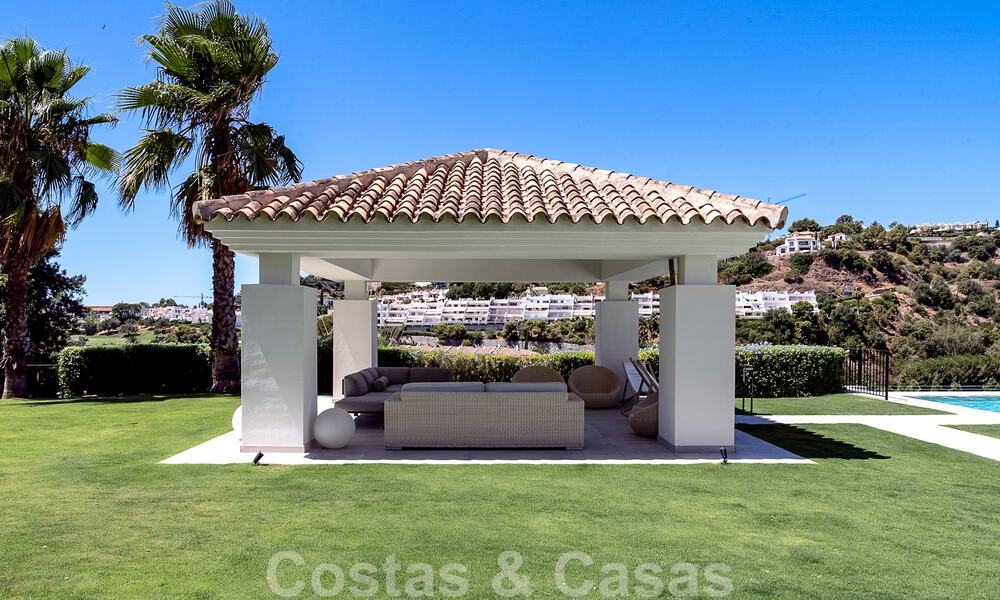 Elegante villa de lujo en venta en una urbanización cerrada en La Quinta, Benahavis - Marbella 50457