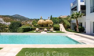Elegante villa de lujo en venta en una urbanización cerrada en La Quinta, Benahavis - Marbella 50462 