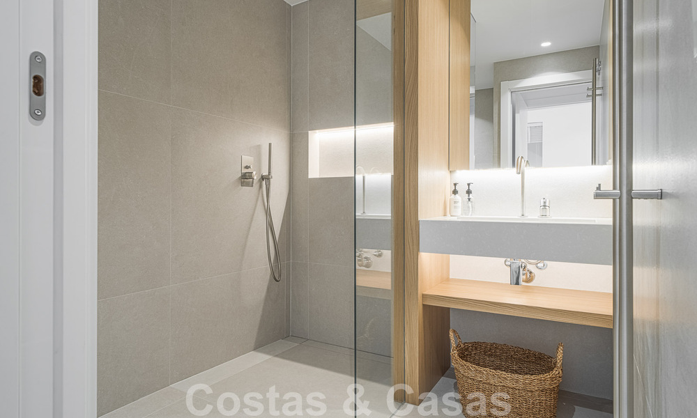 2 exclusivos apartamentos en venta con amplia terraza, piscina privada y vistas a La concha en Nueva Andalucia, Marbella 50110