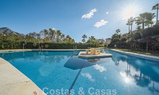 2 exclusivos apartamentos en venta con amplia terraza, piscina privada y vistas a La concha en Nueva Andalucia, Marbella 50112 