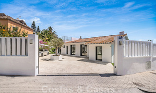 Lista para entrar a vivir. Villa de una planta en venta con 4 dormitorios, a 400m de la playa en Marbella - Estepona 50001 