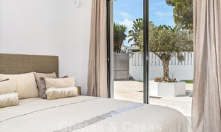 Lista para entrar a vivir. Villa de una planta en venta con 4 dormitorios, a 400m de la playa en Marbella - Estepona 50013 