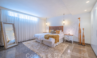 Atractiva villa de lujo de estilo arquitectónico contemporáneo en venta con vistas al mar, situada en una deseable zona residencial de la Milla de Oro de Marbella 50212 