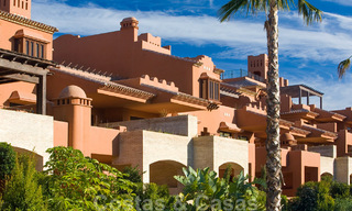 Apartamentos y áticos de lujo cerca de la playa en venta, Marbella - Estepona. 25983 